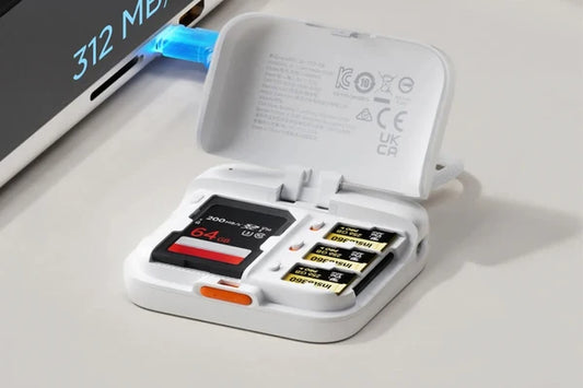 Insta360 2-in-1 Card Reader + Case