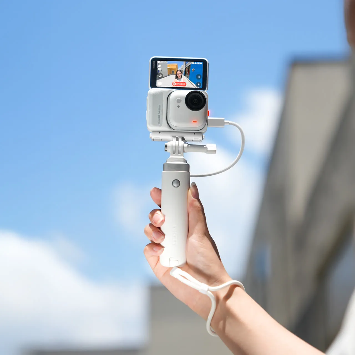 Insta360 1/4" to 3-Prong Adapter (White)
